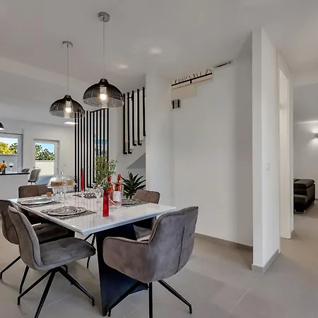Appartamento Family Friendly With A Swimming Pool Podgora, Makarska - 11937